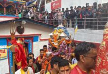 बाबा केदार की पंचमुखी डोली गौरीकुंड से केदारनाथ प्रस्थान हुई